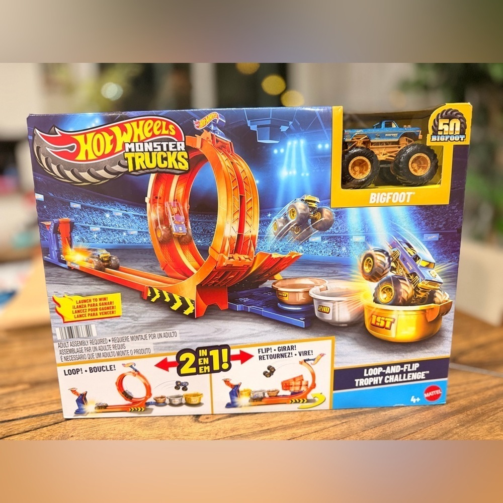 Hot Wheels Monster Trucks Loop-And-Flip Trophy Challenge Playset & Die-Cast